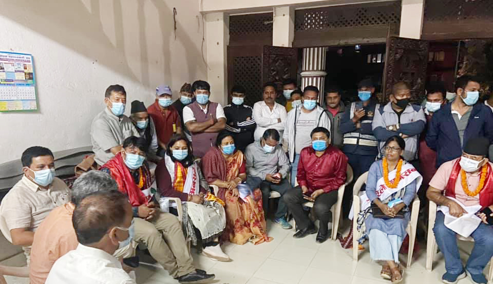 कांग्रेस जिल्ला सभापतिको अनशन तोडियो